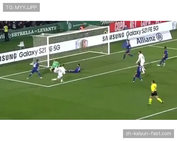 门框反弹后球是否有效？足球规则中的关键判罚细节解析